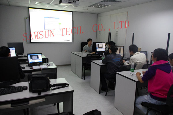 Cognex USA visited our company for training and guidance_hjhb861.com